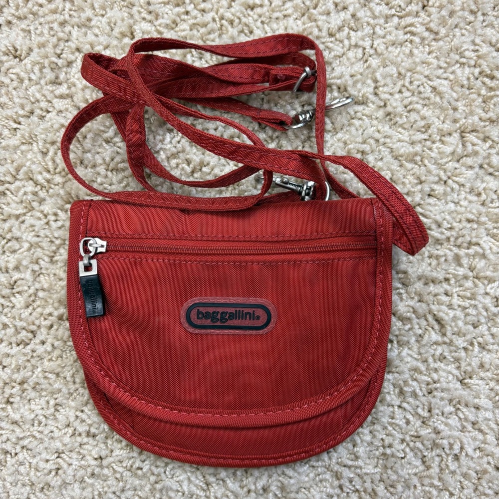 Baggallini Red Nylon Travel Wallet Wristlet Strap‎ Organizer Pouch
